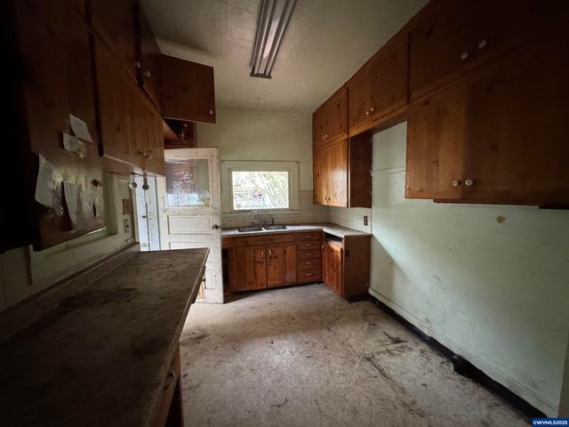 260 20th St SE, Salem, OR 97301