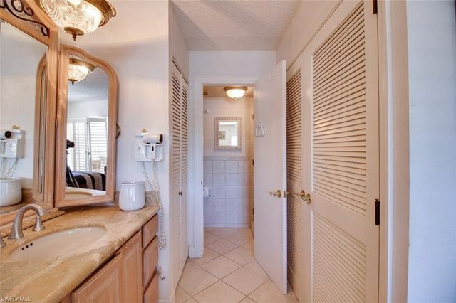 250 7th AVE S 305, Naples, FL 34102