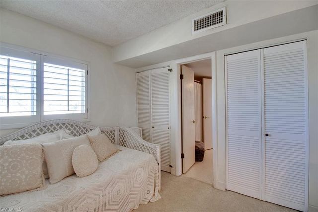 250 7th AVE S 305, Naples, FL 34102