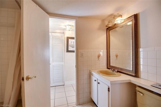 250 7th AVE S 305, Naples, FL 34102