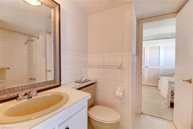 250 7th AVE S 305, Naples, FL 34102