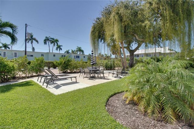 250 7th AVE S 305, Naples, FL 34102