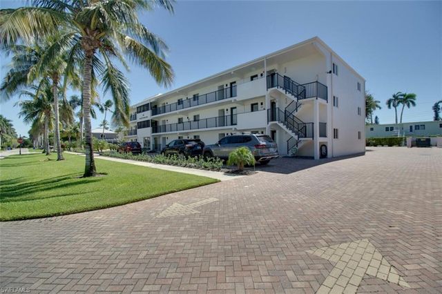 250 7th AVE S 305, Naples, FL 34102