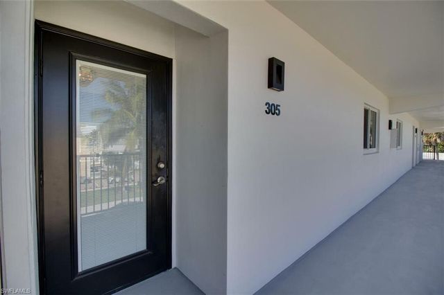 250 7th AVE S 305, Naples, FL 34102