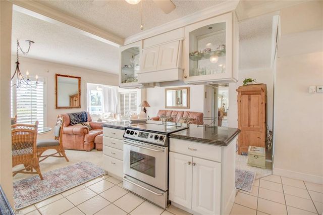 250 7th AVE S 305, Naples, FL 34102