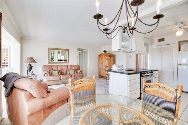 250 7th AVE S 305, Naples, FL 34102