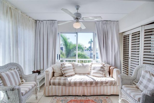 250 7th AVE S 305, Naples, FL 34102
