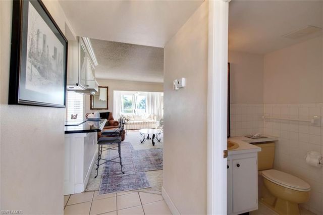 250 7th AVE S 305, Naples, FL 34102
