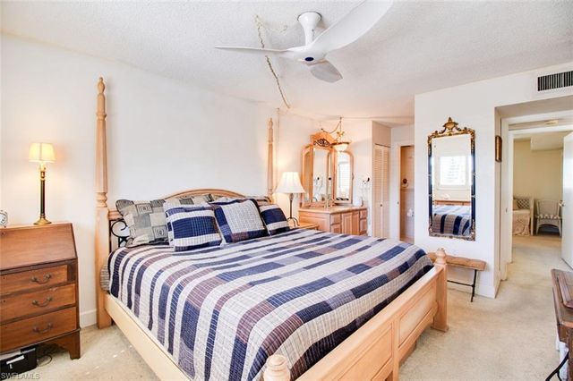 250 7th AVE S 305, Naples, FL 34102