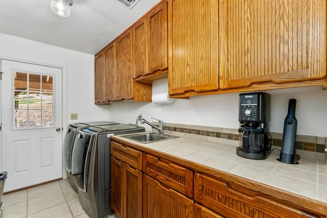 5990 Upper Ridge Way, Auburn, CA 95602