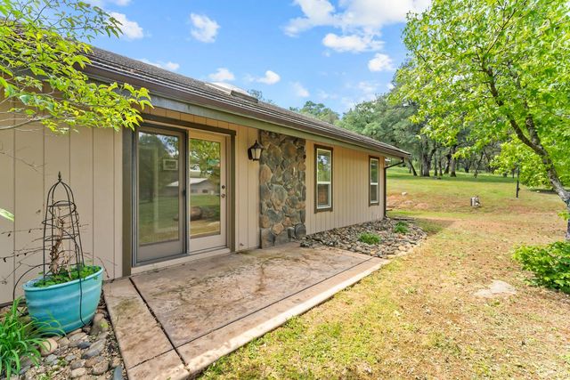 5990 Upper Ridge Way, Auburn, CA 95602