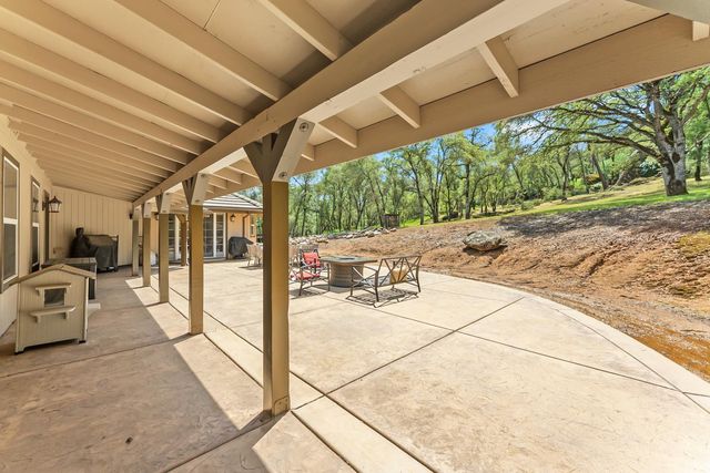 5990 Upper Ridge Way, Auburn, CA 95602