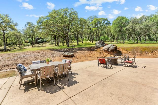 5990 Upper Ridge Way, Auburn, CA 95602