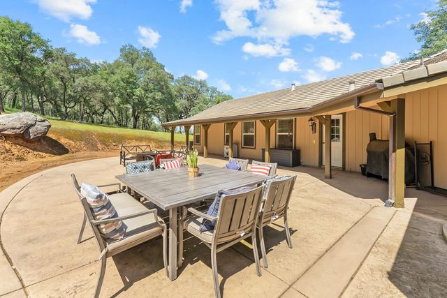 5990 Upper Ridge Way, Auburn, CA 95602