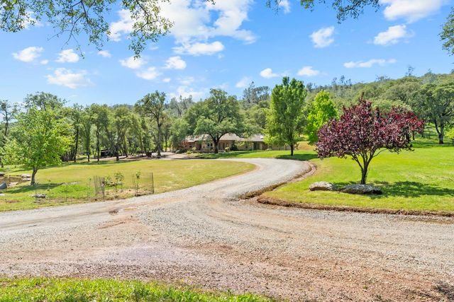 5990 Upper Ridge Way, Auburn, CA 95602