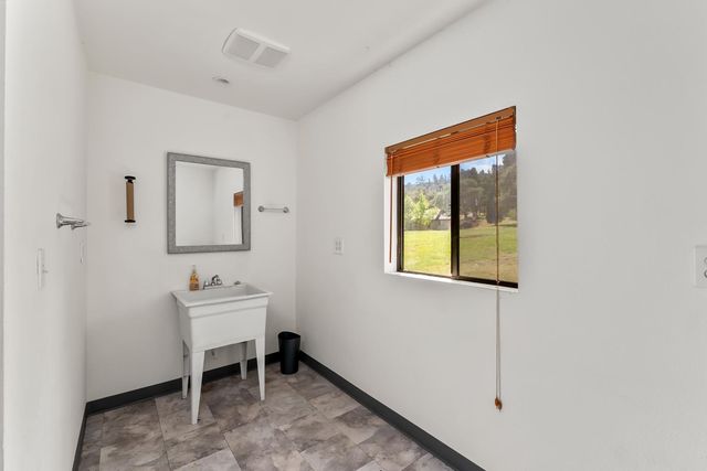5990 Upper Ridge Way, Auburn, CA 95602