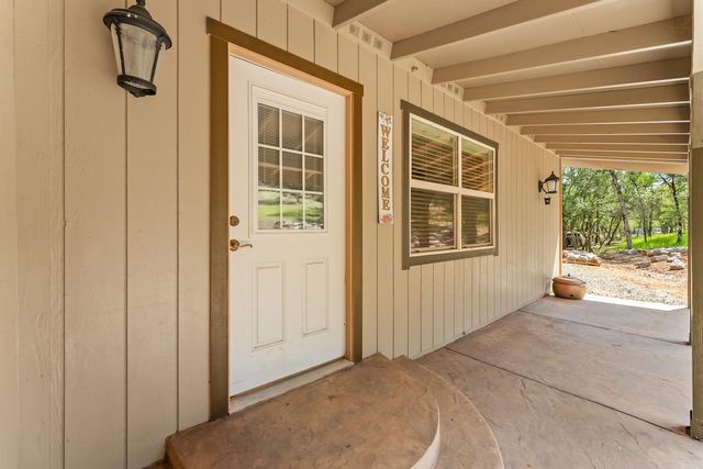 5990 Upper Ridge Way, Auburn, CA 95602