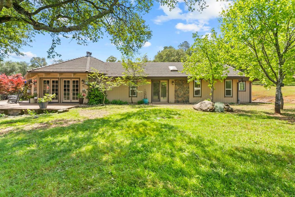 5990 Upper Ridge Way, Auburn, CA 95602