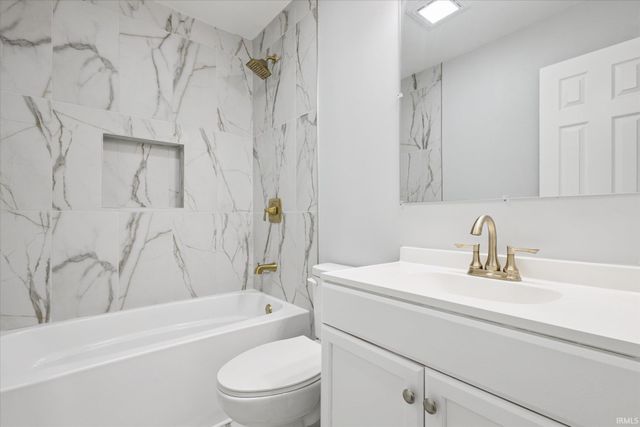 1426 Oakdale Drive, South Bend, IN 46614