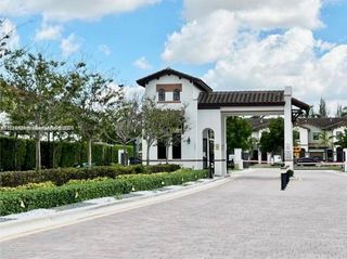 10620 NW 88th St 212, Doral, FL 33178