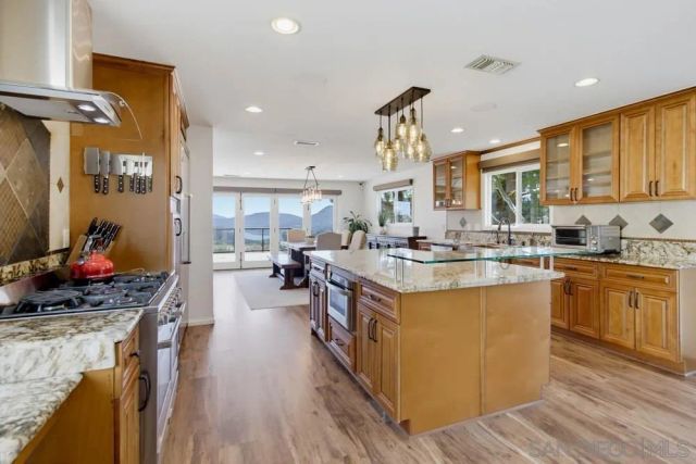 2450 Vista Lago Ter, Escondido, CA 92029