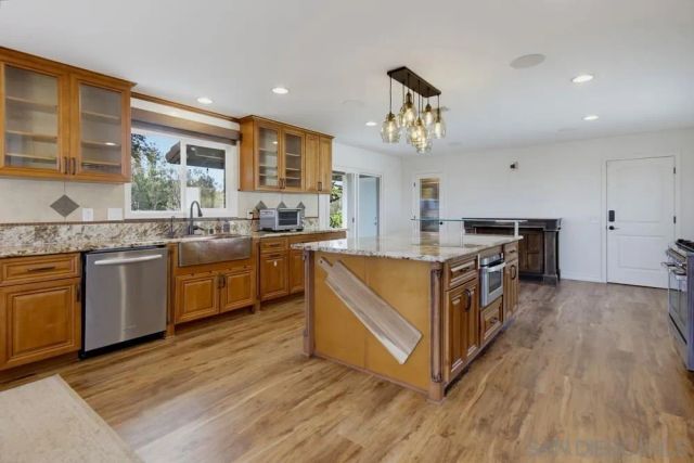 2450 Vista Lago Ter, Escondido, CA 92029
