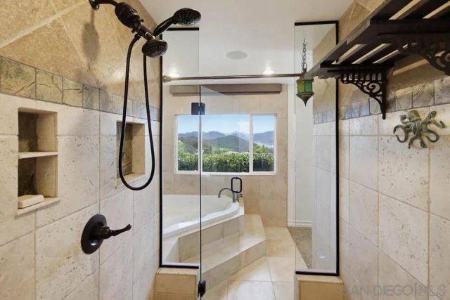 2450 Vista Lago Ter, Escondido, CA 92029