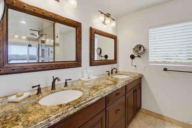 2450 Vista Lago Ter, Escondido, CA 92029