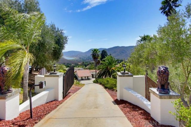 2450 Vista Lago Ter, Escondido, CA 92029