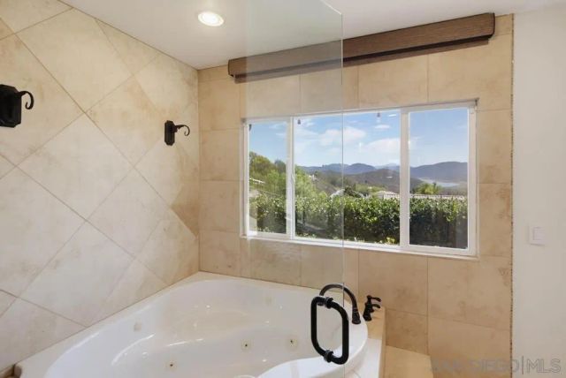 2450 Vista Lago Ter, Escondido, CA 92029