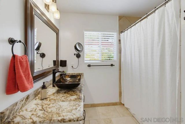 2450 Vista Lago Ter, Escondido, CA 92029