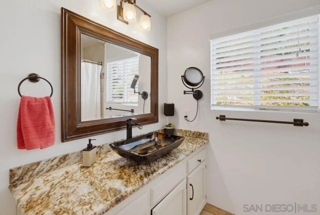 2450 Vista Lago Ter, Escondido, CA 92029