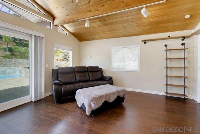 2450 Vista Lago Ter, Escondido, CA 92029
