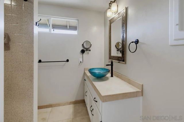 2450 Vista Lago Ter, Escondido, CA 92029