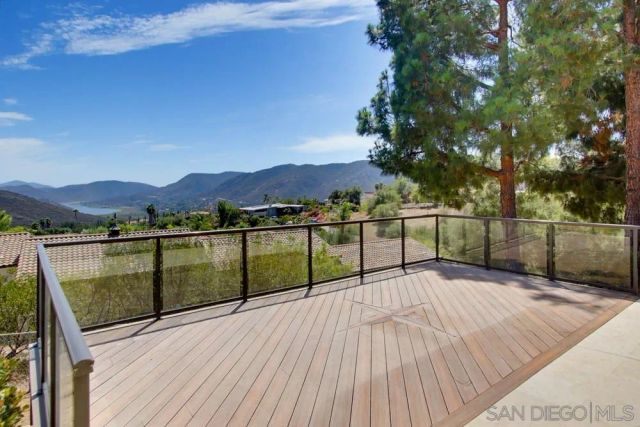 2450 Vista Lago Ter, Escondido, CA 92029