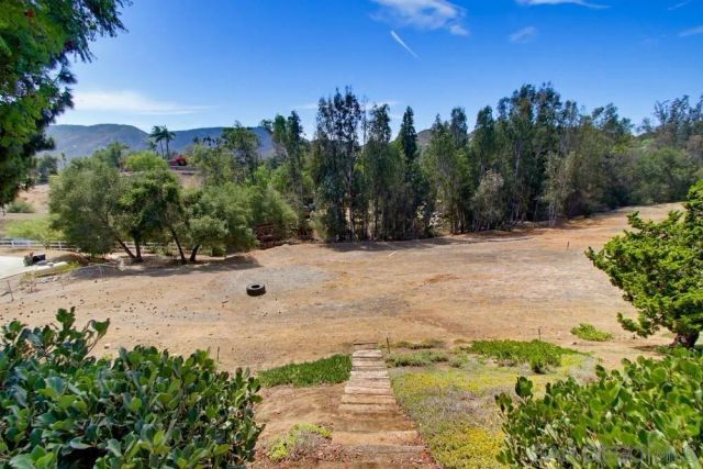 2450 Vista Lago Ter, Escondido, CA 92029