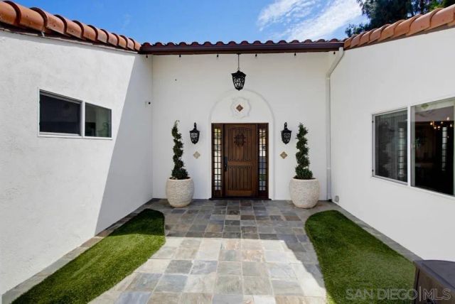 2450 Vista Lago Ter, Escondido, CA 92029