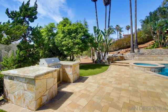 2450 Vista Lago Ter, Escondido, CA 92029