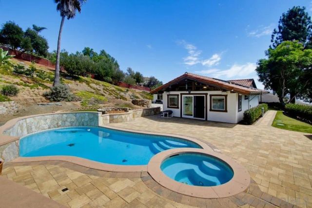 2450 Vista Lago Ter, Escondido, CA 92029