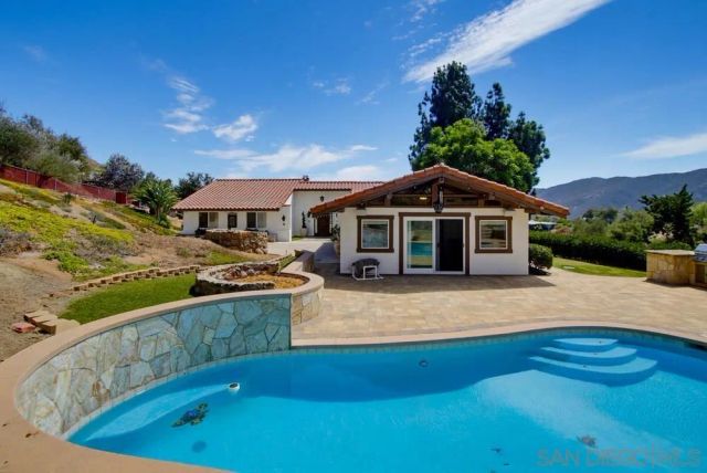 2450 Vista Lago Ter, Escondido, CA 92029