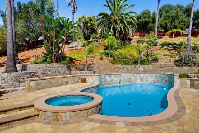 2450 Vista Lago Ter, Escondido, CA 92029