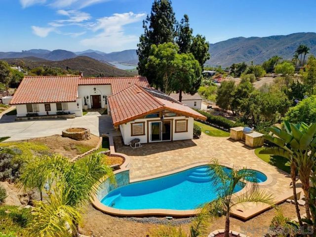2450 Vista Lago Ter, Escondido, CA 92029