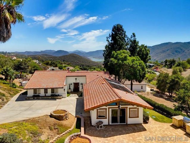 2450 Vista Lago Ter, Escondido, CA 92029