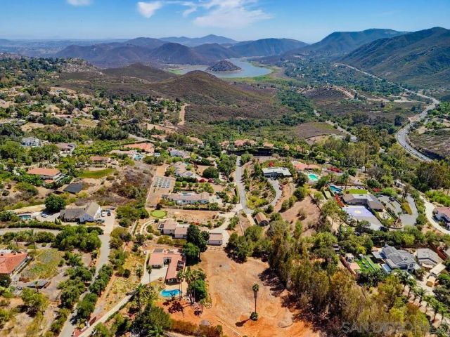 2450 Vista Lago Ter, Escondido, CA 92029