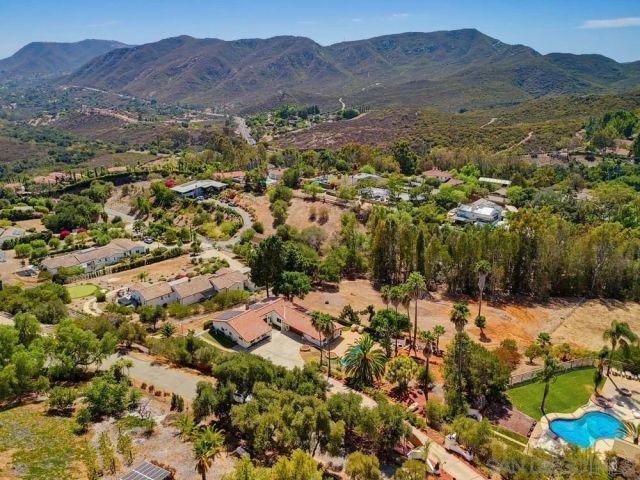 2450 Vista Lago Ter, Escondido, CA 92029
