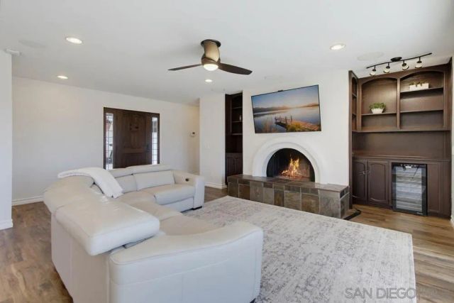2450 Vista Lago Ter, Escondido, CA 92029