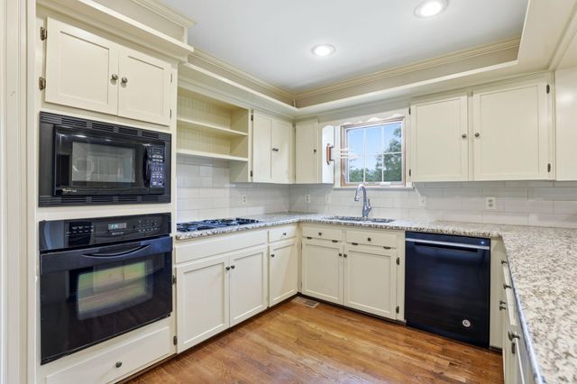 14 Saint Andrews Drive, Little Rock, AR 72212