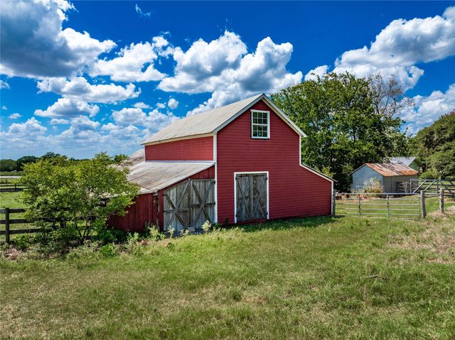 1466 County Road 253, Weimar, TX 78962