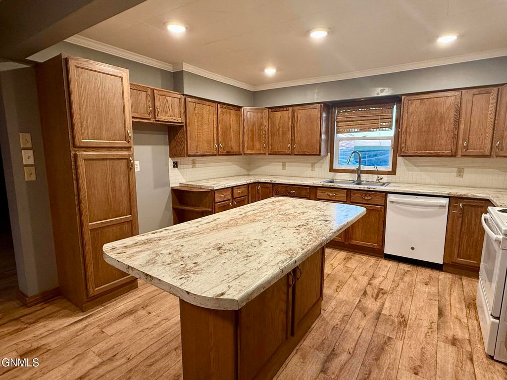 8348 112th Avenue SE, Oakes, ND 58474 photo 4