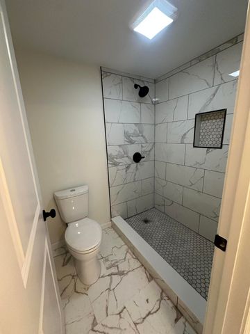 239 Hawkheegan, Frankfort, KY 40601